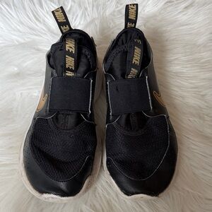 Nike kids Flex Runner 3 Slip-on Black Sneakers with Gold Details, size 3.5 Y